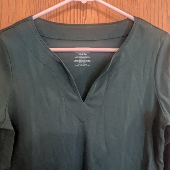 L.L. Bean Split Neck Supima Cotton 3/4 Length Sleeve Hunter Green Top-Women's XS - Picture 2 of 4